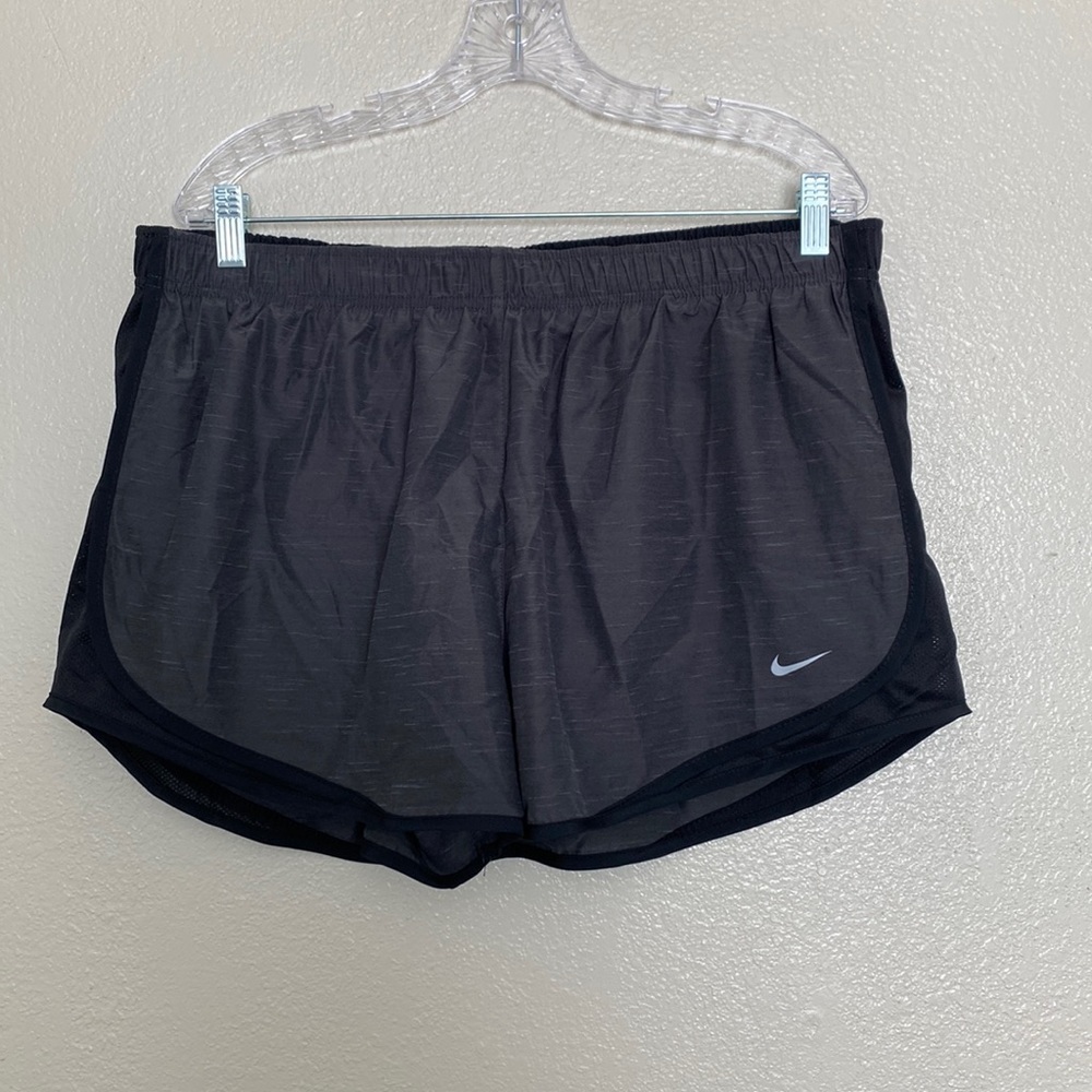 Nike Women’s Standard Fit Dri-Fit Shorts XXL